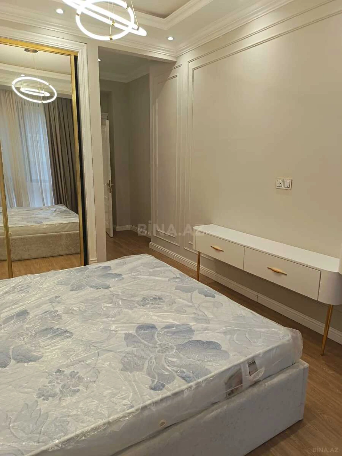 Kirayə verilir 3 otaqlı mənzil 140 m²