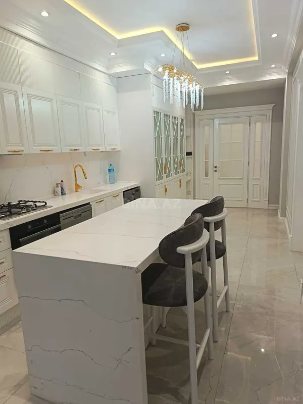 Kirayə verilir 3 otaqlı mənzil 140 m²