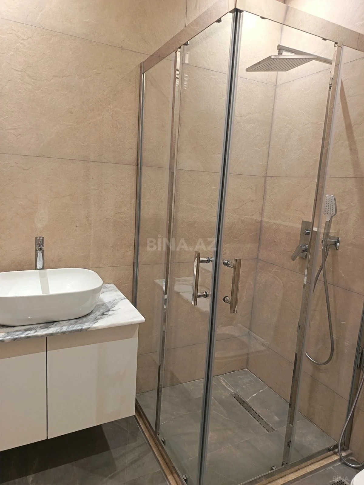 Kirayə verilir 3 otaqlı mənzil 140 m²