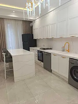 Kirayə verilir 3 otaqlı mənzil 140 m²