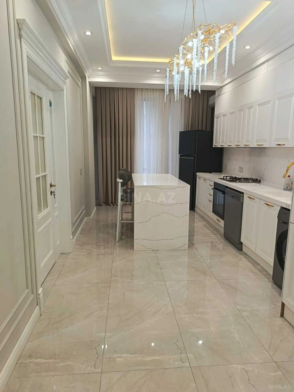Kirayə verilir 3 otaqlı mənzil 140 m²