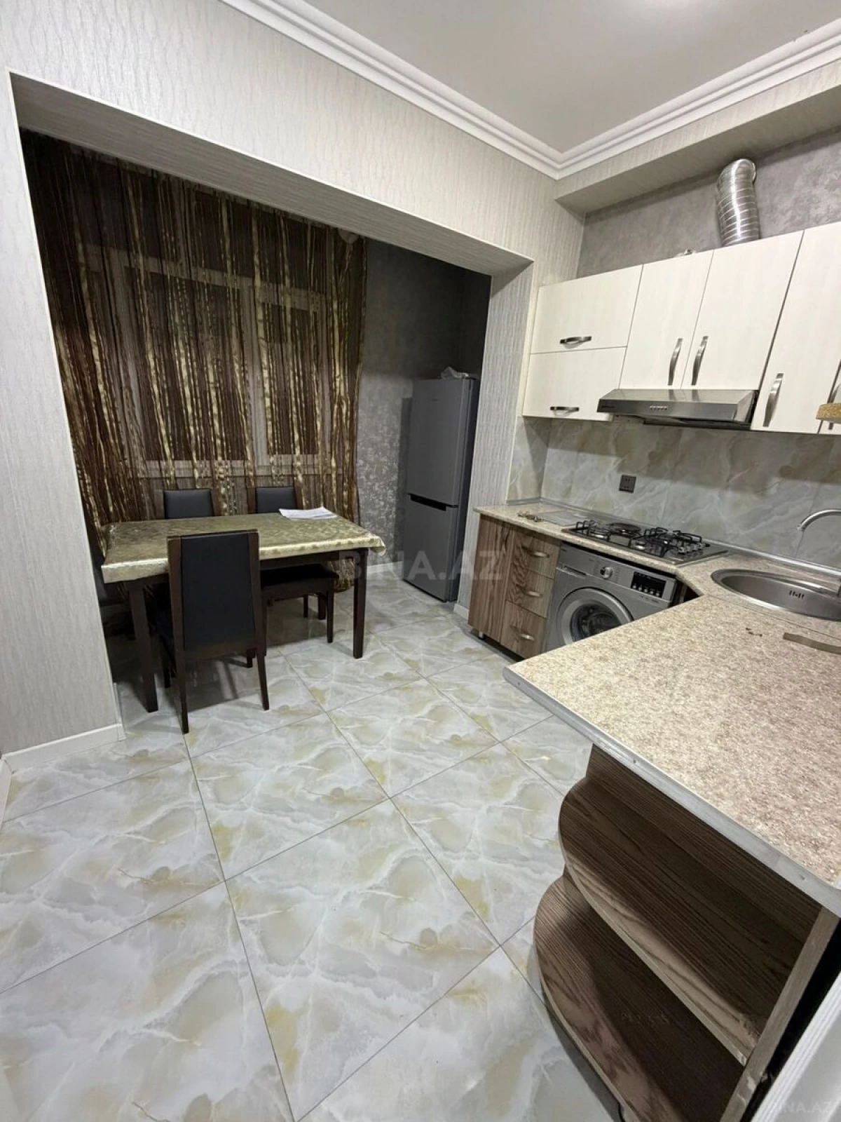Kirayə verilir 3 otaqlı mənzil 91 m²