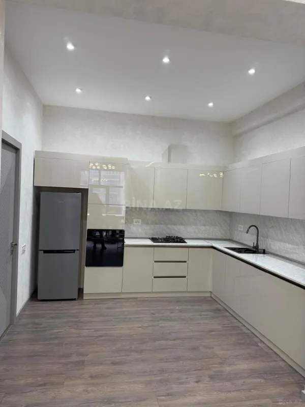 Kirayə verilir 2 otaqlı mənzil 96 m²