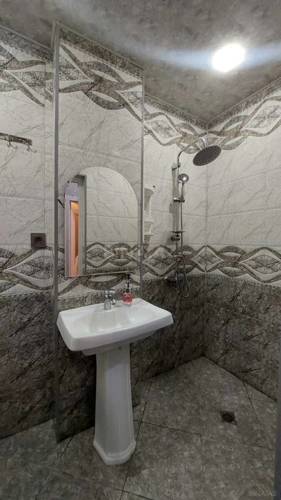 Satılır 2 otaqlı mənzil 57 m²