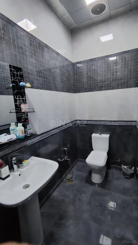 Satılır 8 otaqlı həyət evi 450 m²