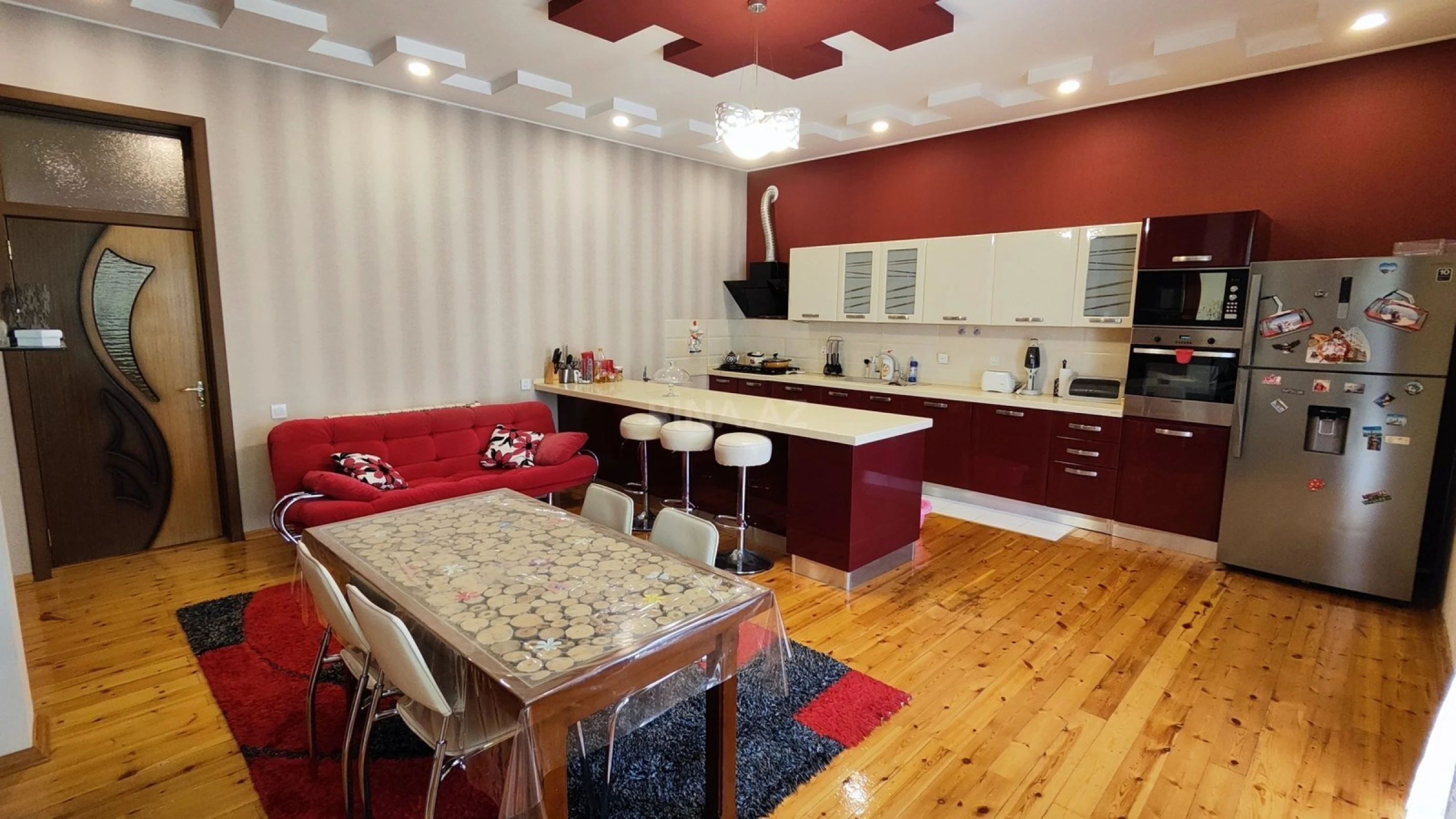 Satılır 8 otaqlı həyət evi 450 m²