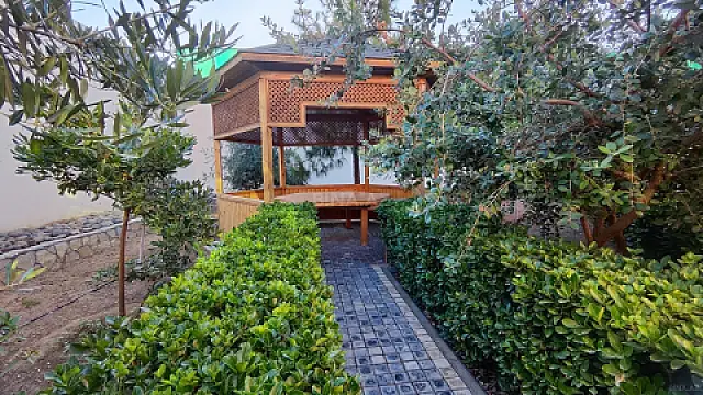 Satılır 8 otaqlı həyət evi 450 m²