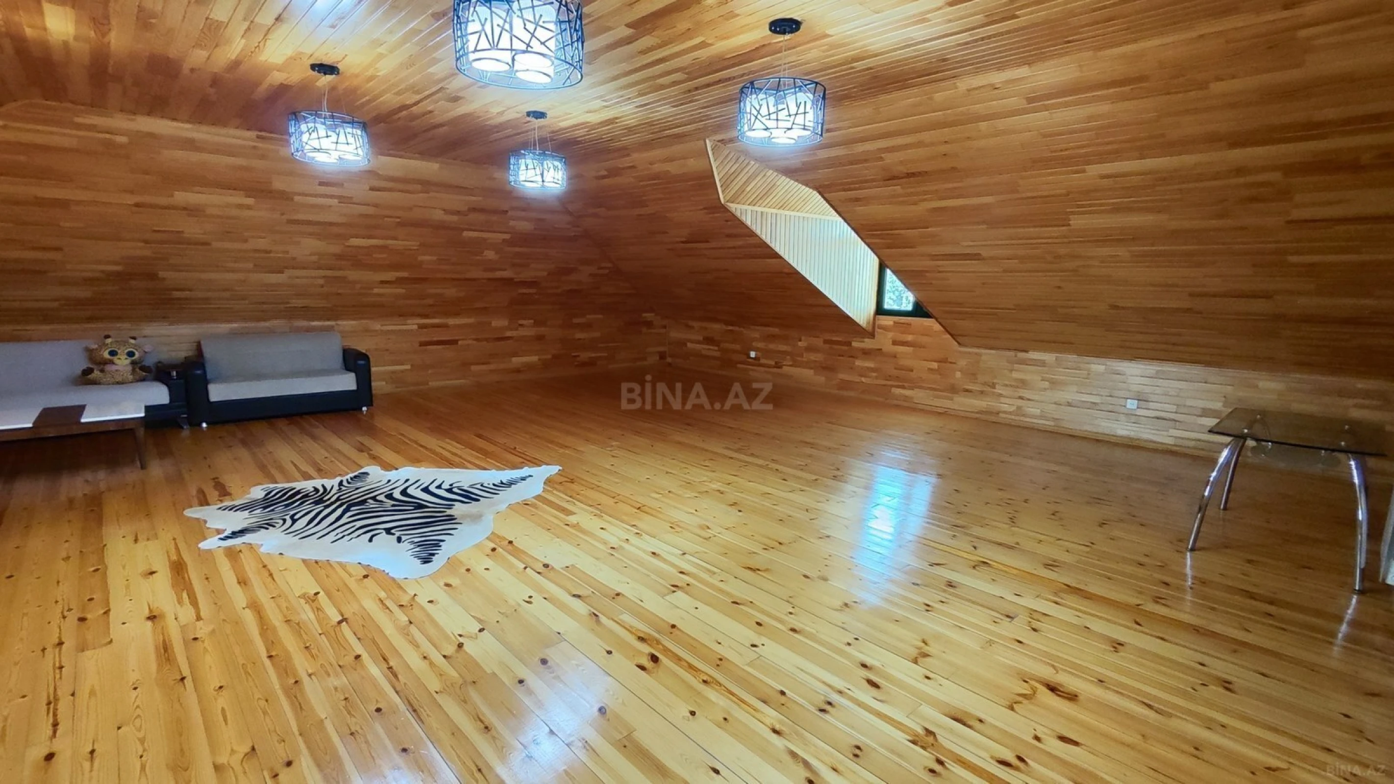 Satılır 8 otaqlı həyət evi 450 m²