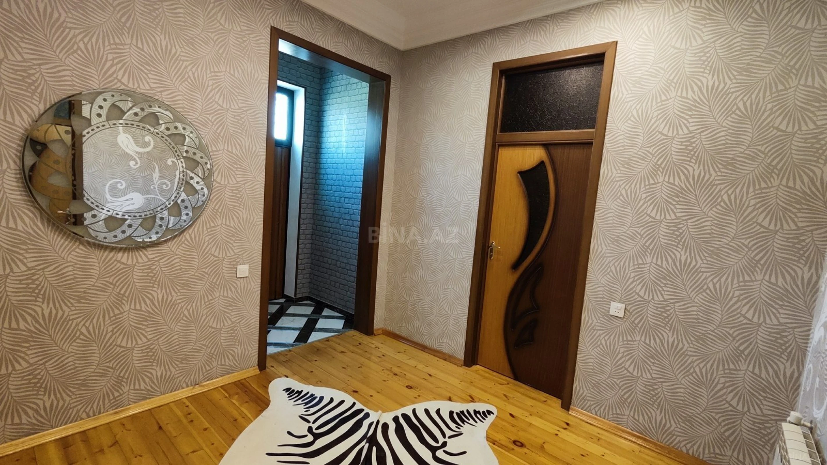 Satılır 8 otaqlı həyət evi 450 m²