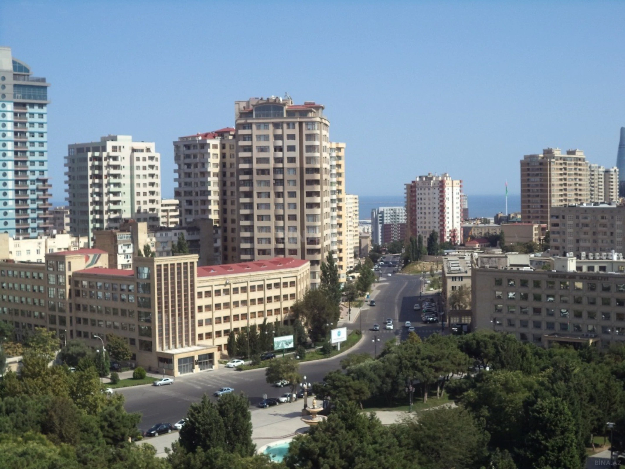 Satılır 4 otaqlı mənzil 152.8 m²