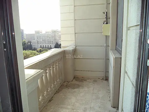 Satılır 4 otaqlı mənzil 152.8 m²