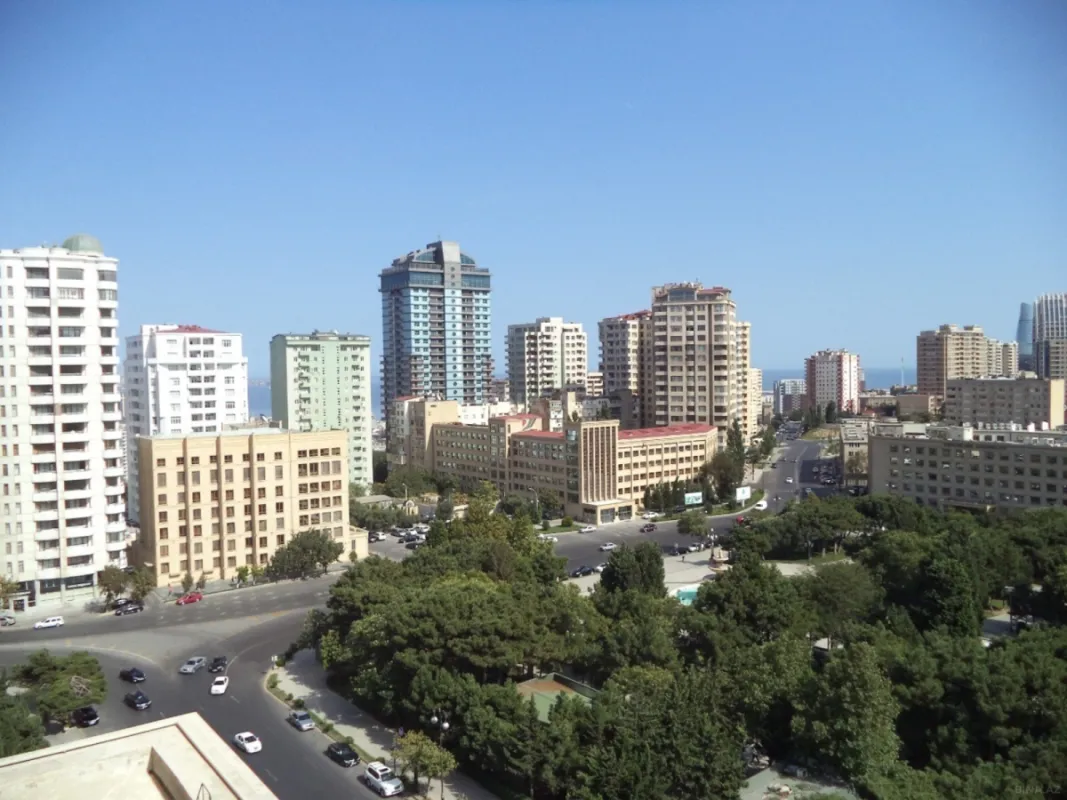 Satılır 4 otaqlı mənzil 152.8 m²