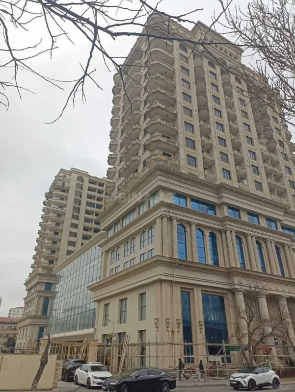 Satılır 4 otaqlı mənzil 152.8 m²