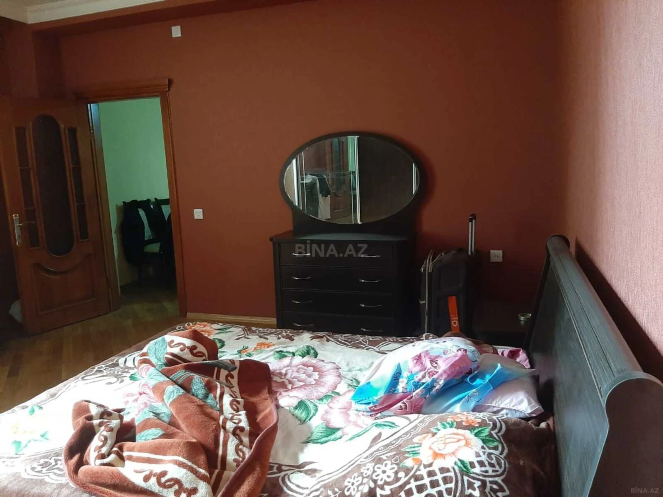 Satılır 4 otaqlı mənzil 150 m²