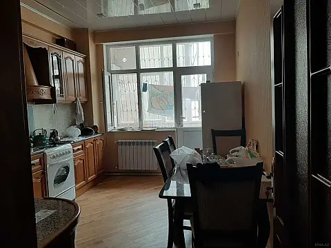 Satılır 4 otaqlı mənzil 150 m²