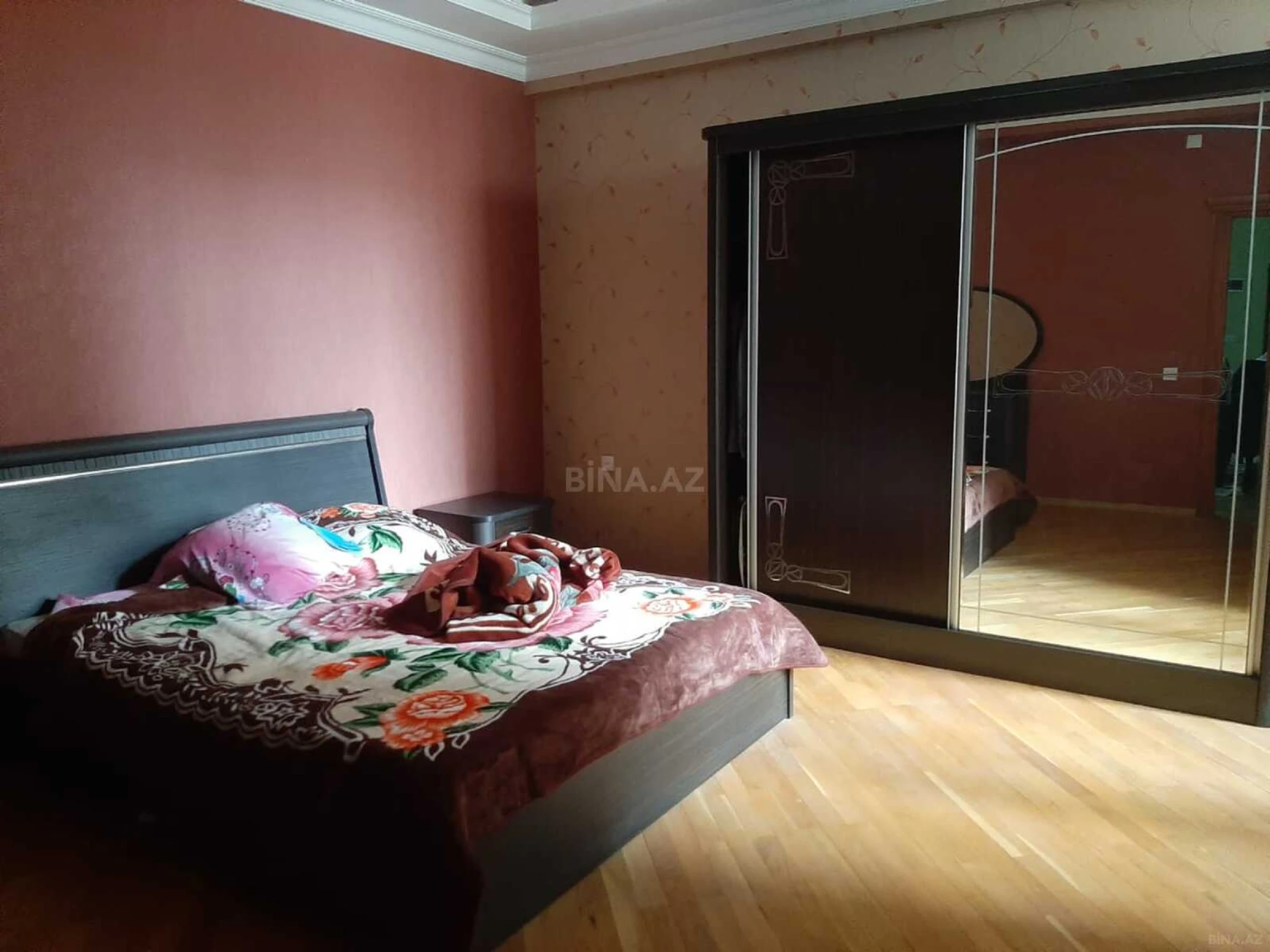 Satılır 4 otaqlı mənzil 150 m²