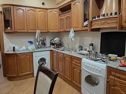 Satılır 4 otaqlı mənzil 150 m²