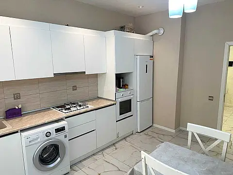 Kirayə verilir 2 otaqlı mənzil 110 m²