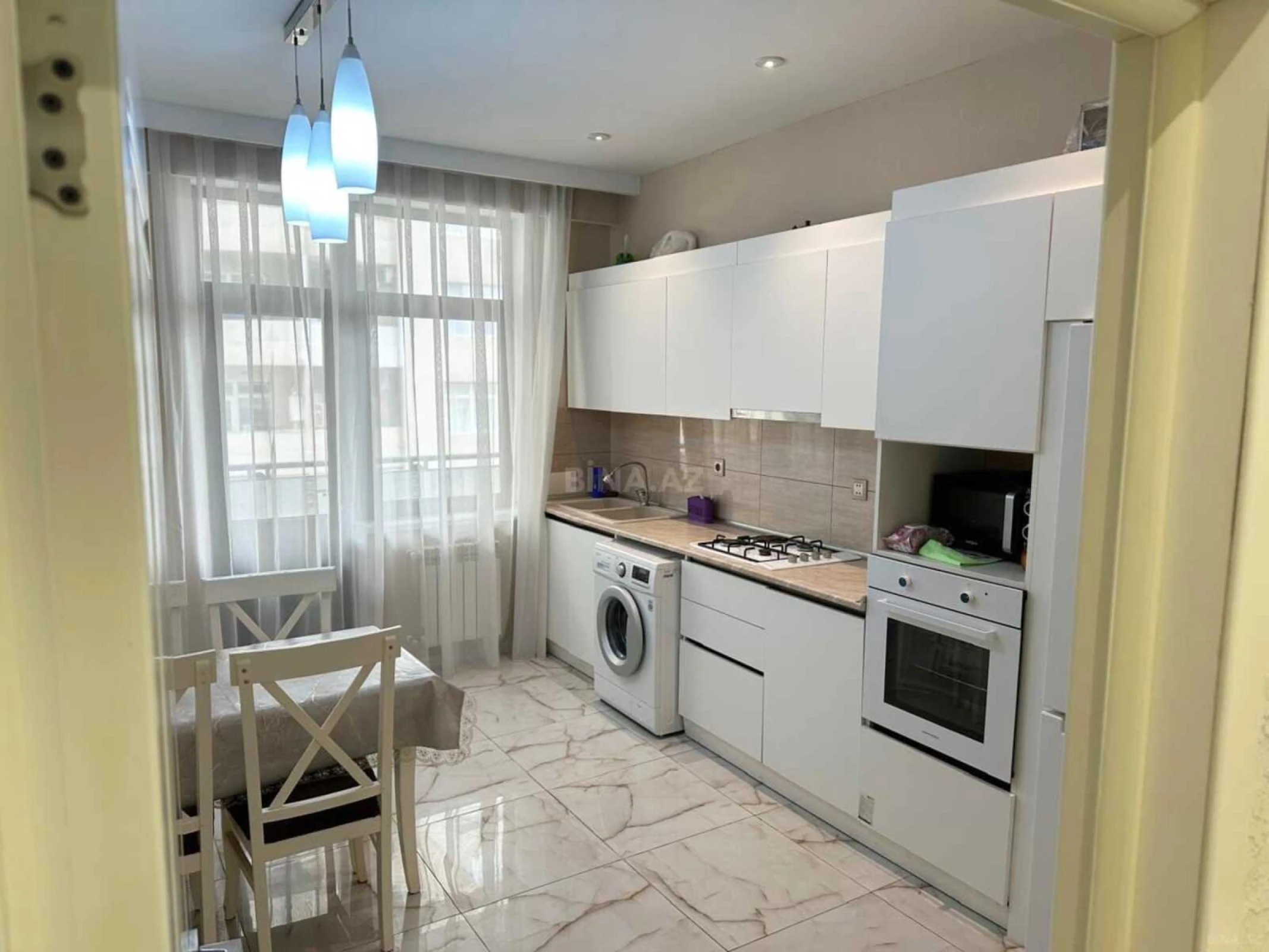 Kirayə verilir 2 otaqlı mənzil 110 m²