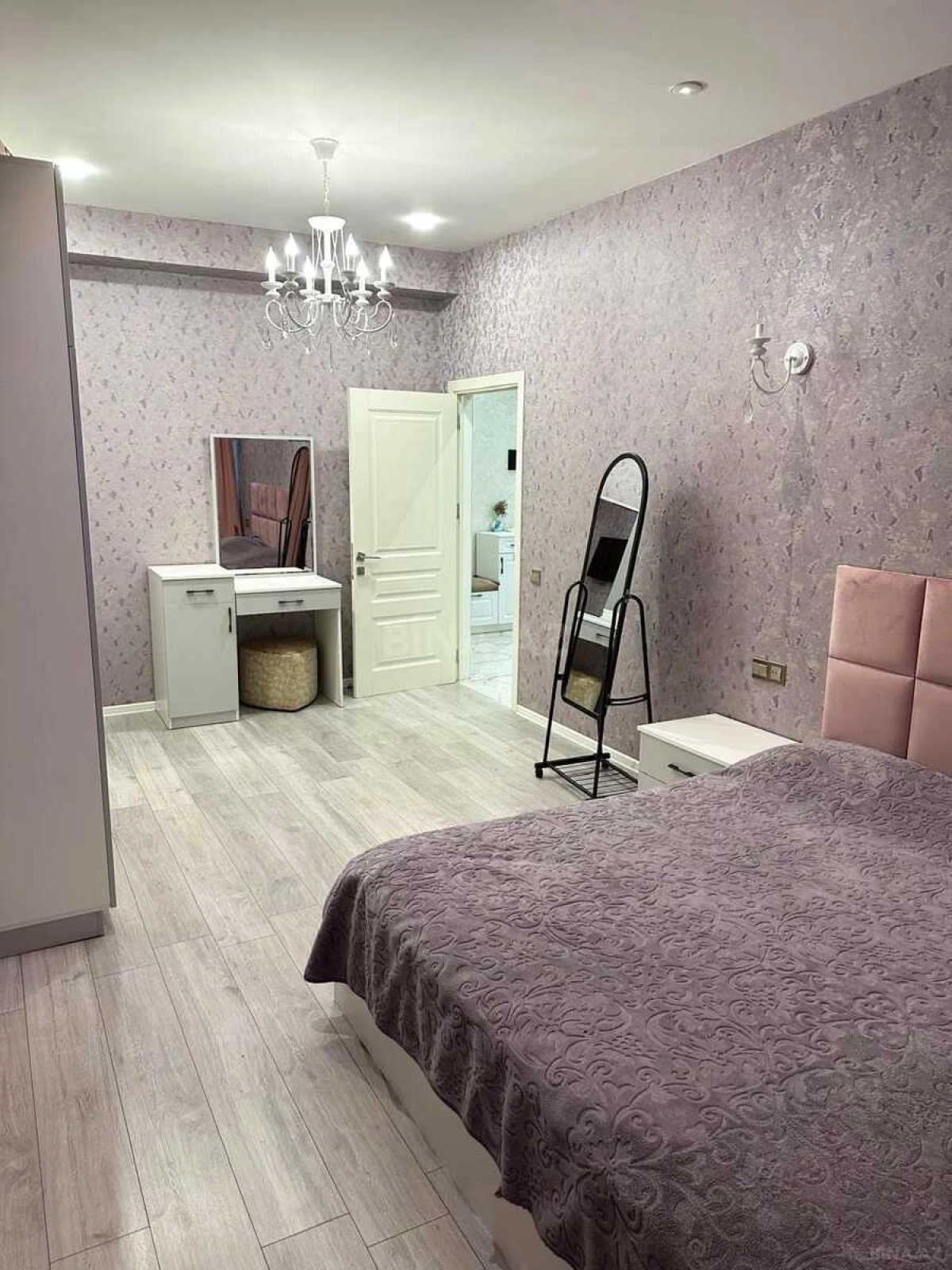 Kirayə verilir 2 otaqlı mənzil 110 m²