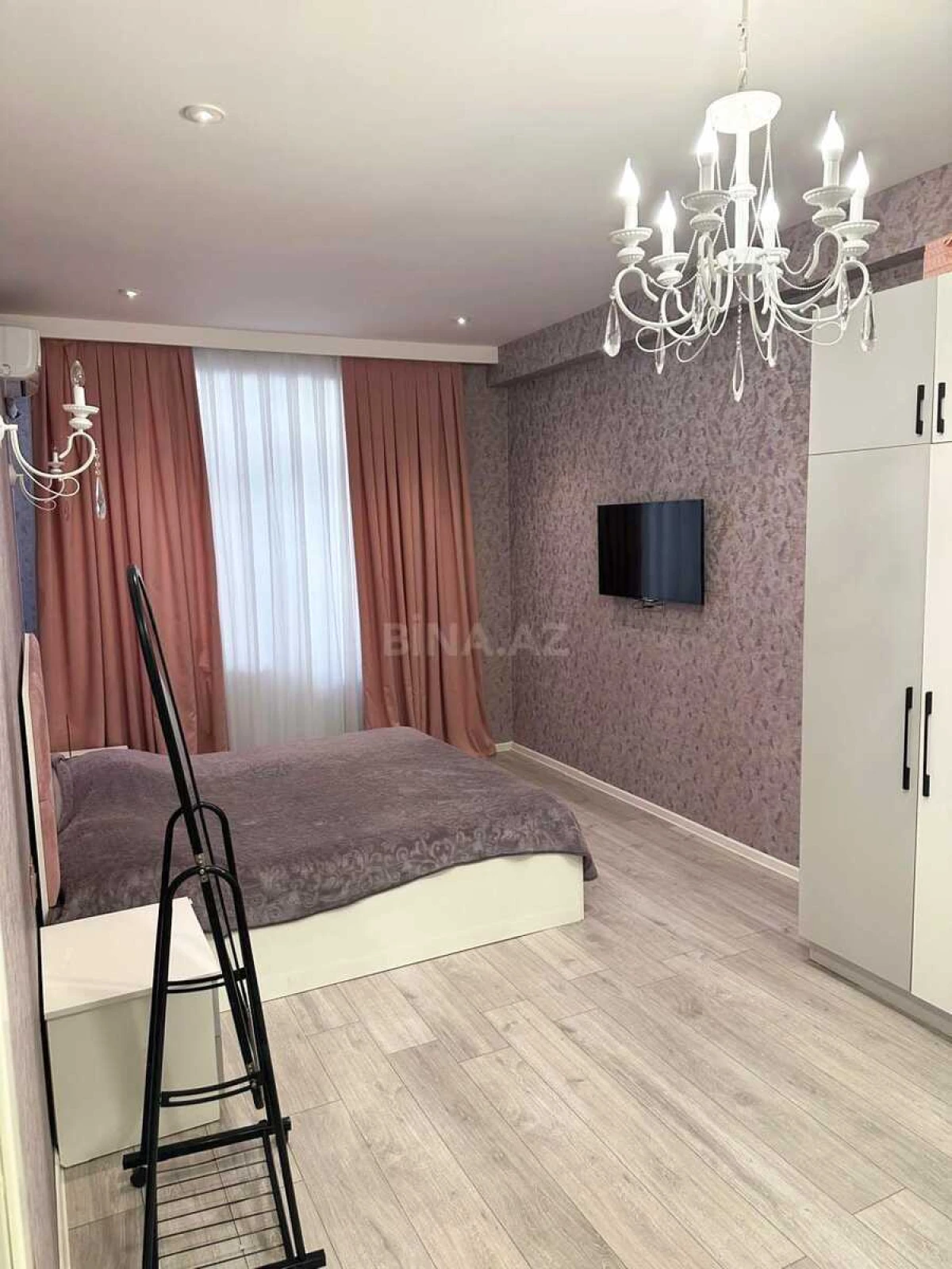 Kirayə verilir 2 otaqlı mənzil 110 m²