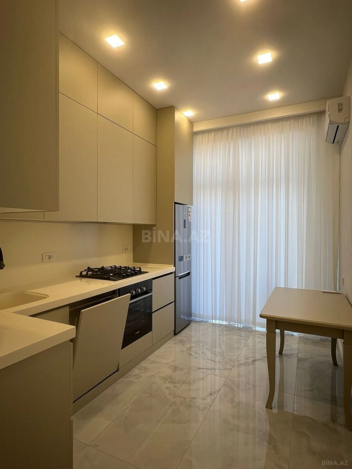 Kirayə verilir 2 otaqlı mənzil 78 m²