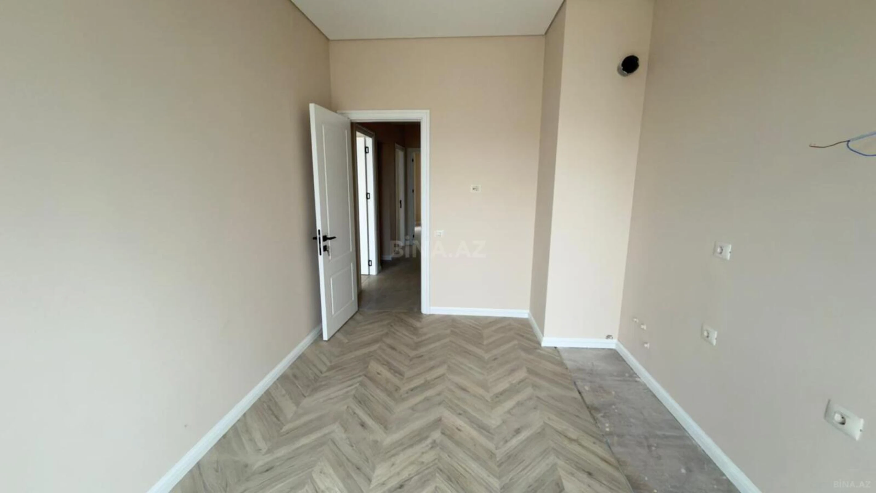 Satılır 3 otaqlı mənzil 97 m²