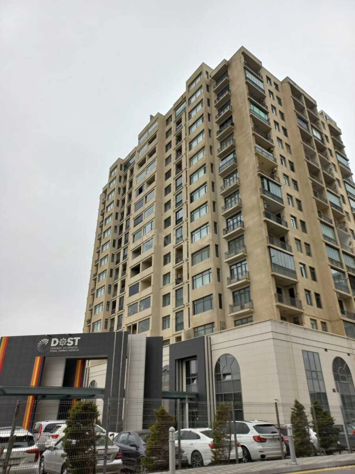 Satılır 5 otaqlı mənzil 397 m²