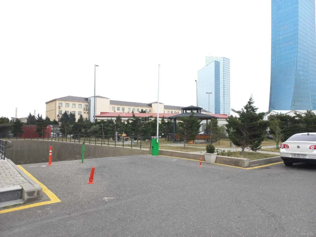 Satılır 5 otaqlı mənzil 397 m²