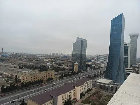 Satılır 5 otaqlı mənzil 397 m²
