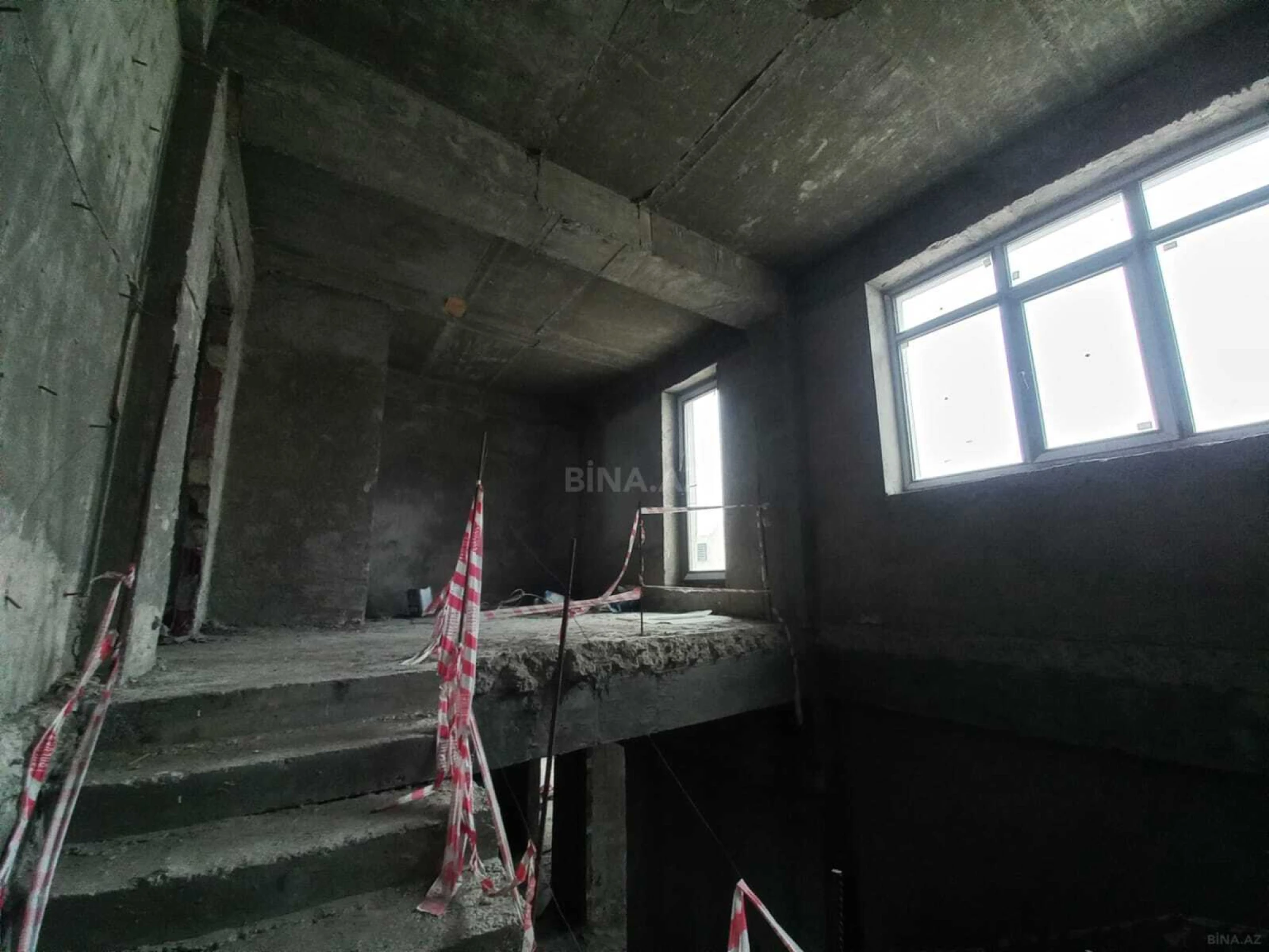 Satılır 5 otaqlı mənzil 397 m²