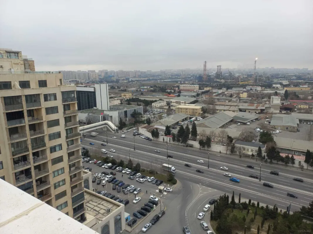 Satılır 5 otaqlı mənzil 397 m²