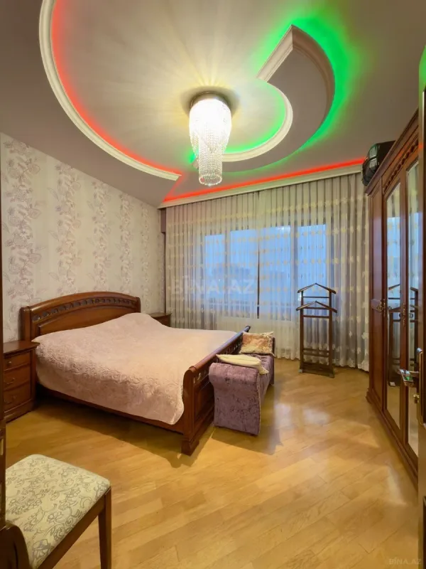 Satılır 3 otaqlı mənzil 160 m²