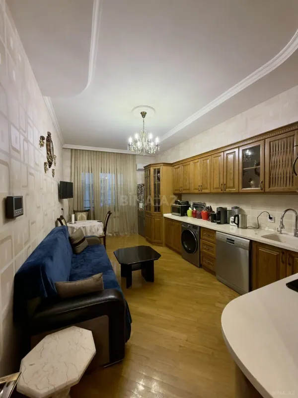 Satılır 3 otaqlı mənzil 160 m²