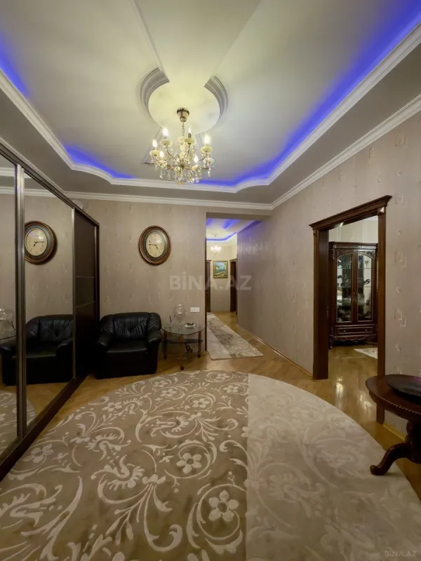 Satılır 3 otaqlı mənzil 160 m²