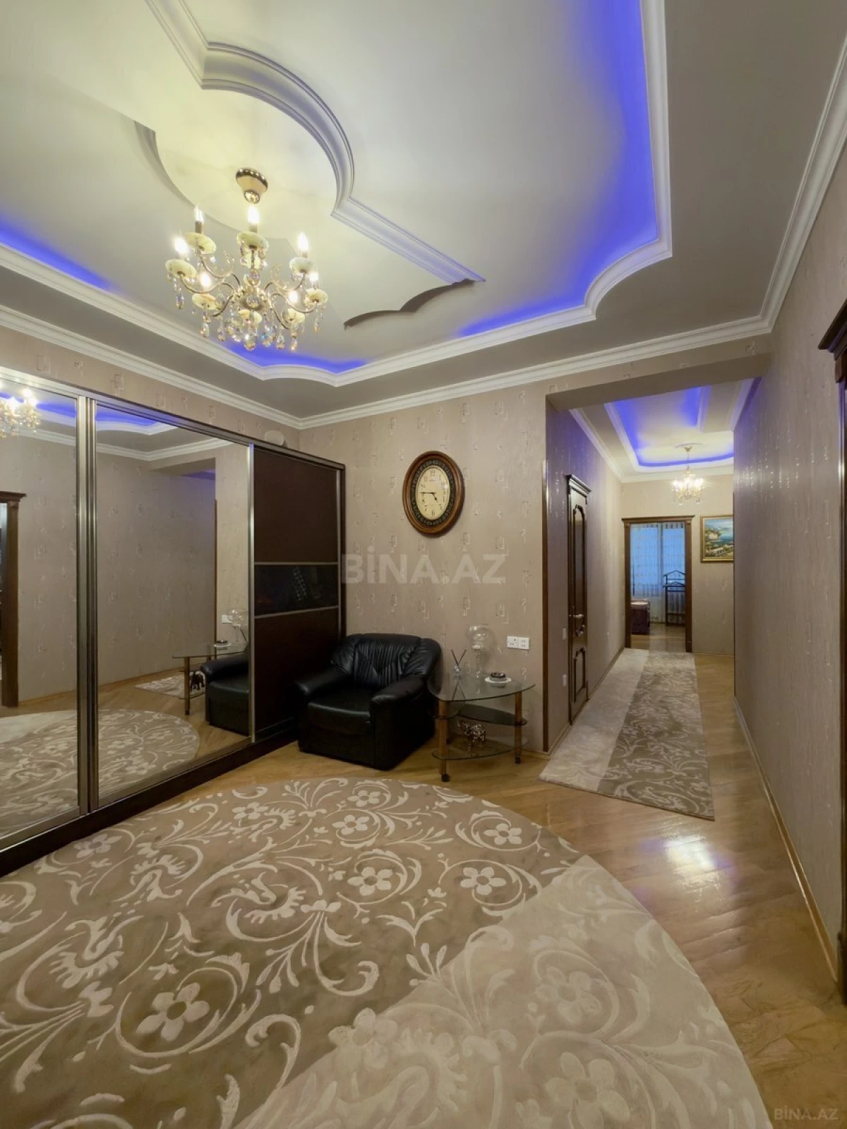 Satılır 3 otaqlı mənzil 160 m²