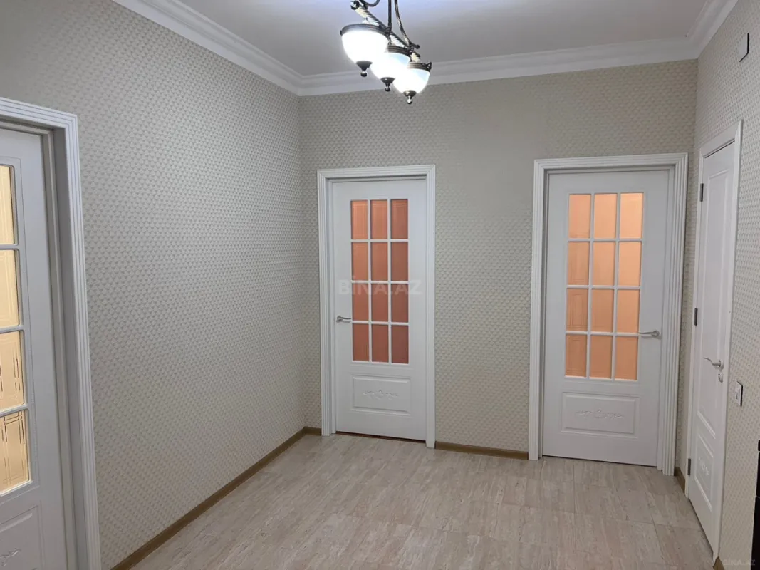 Kirayə verilir 2 otaqlı mənzil 121 m²