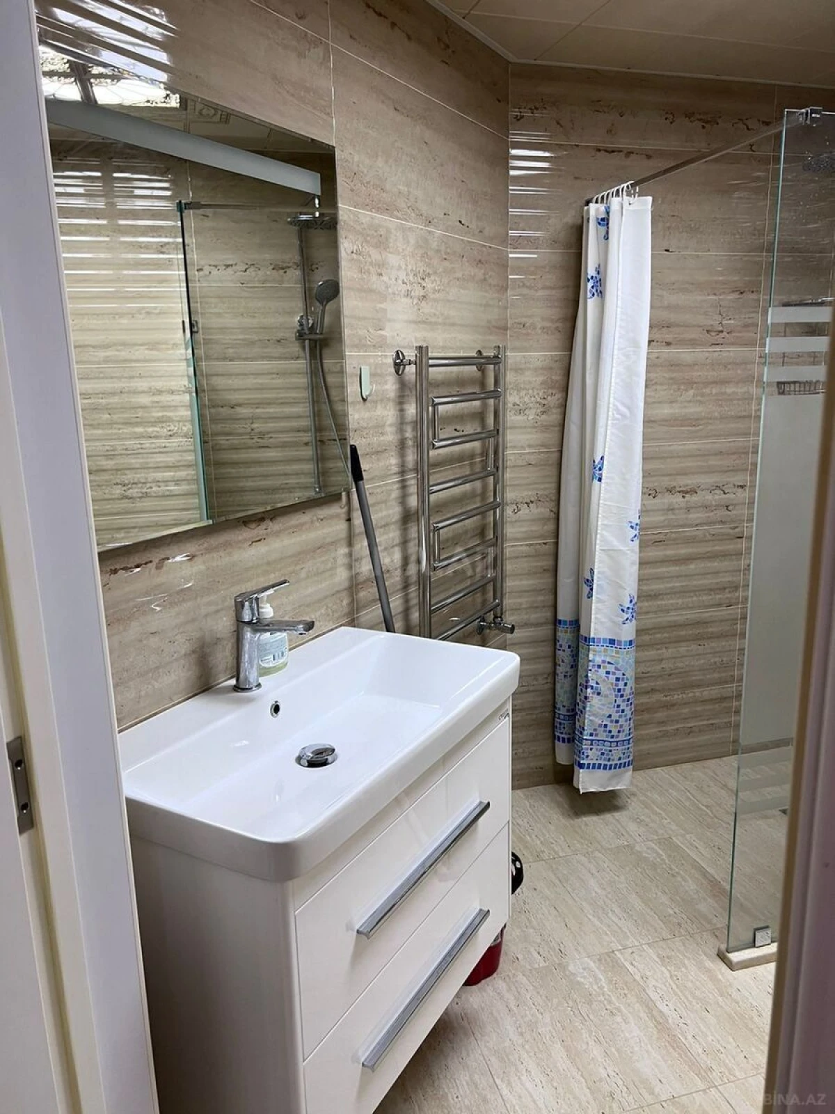 Kirayə verilir 2 otaqlı mənzil 121 m²