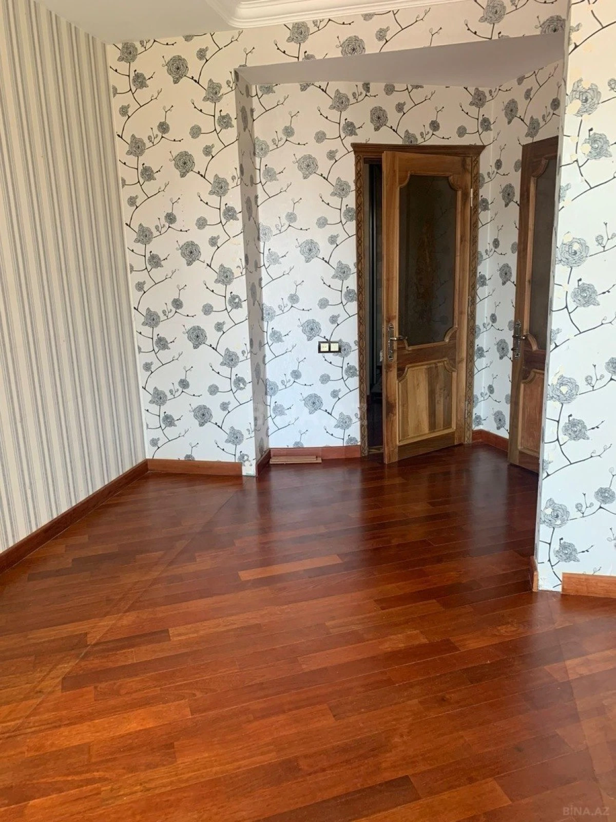 Satılır 3 otaqlı mənzil 123 m²