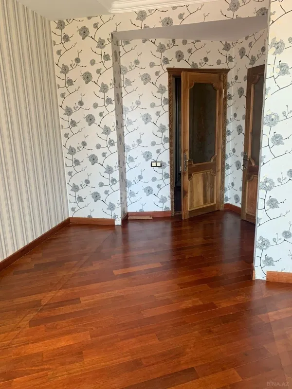 Satılır 3 otaqlı mənzil 123 m²