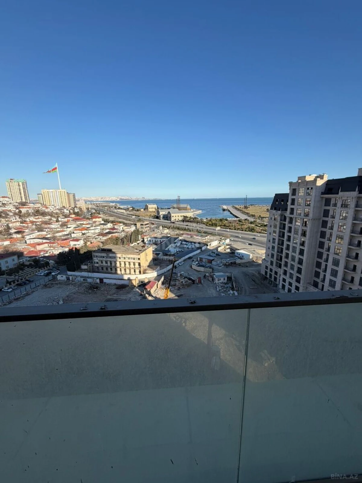 Satılır 4 otaqlı mənzil 157 m²