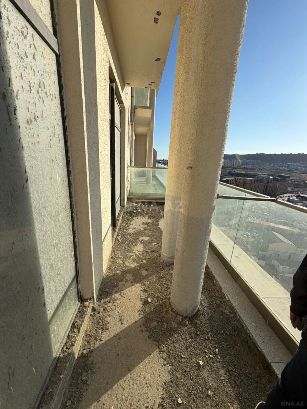 Satılır 4 otaqlı mənzil 157 m²