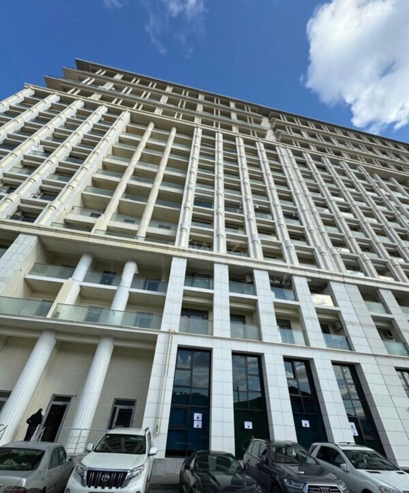 Satılır 4 otaqlı mənzil 157 m²