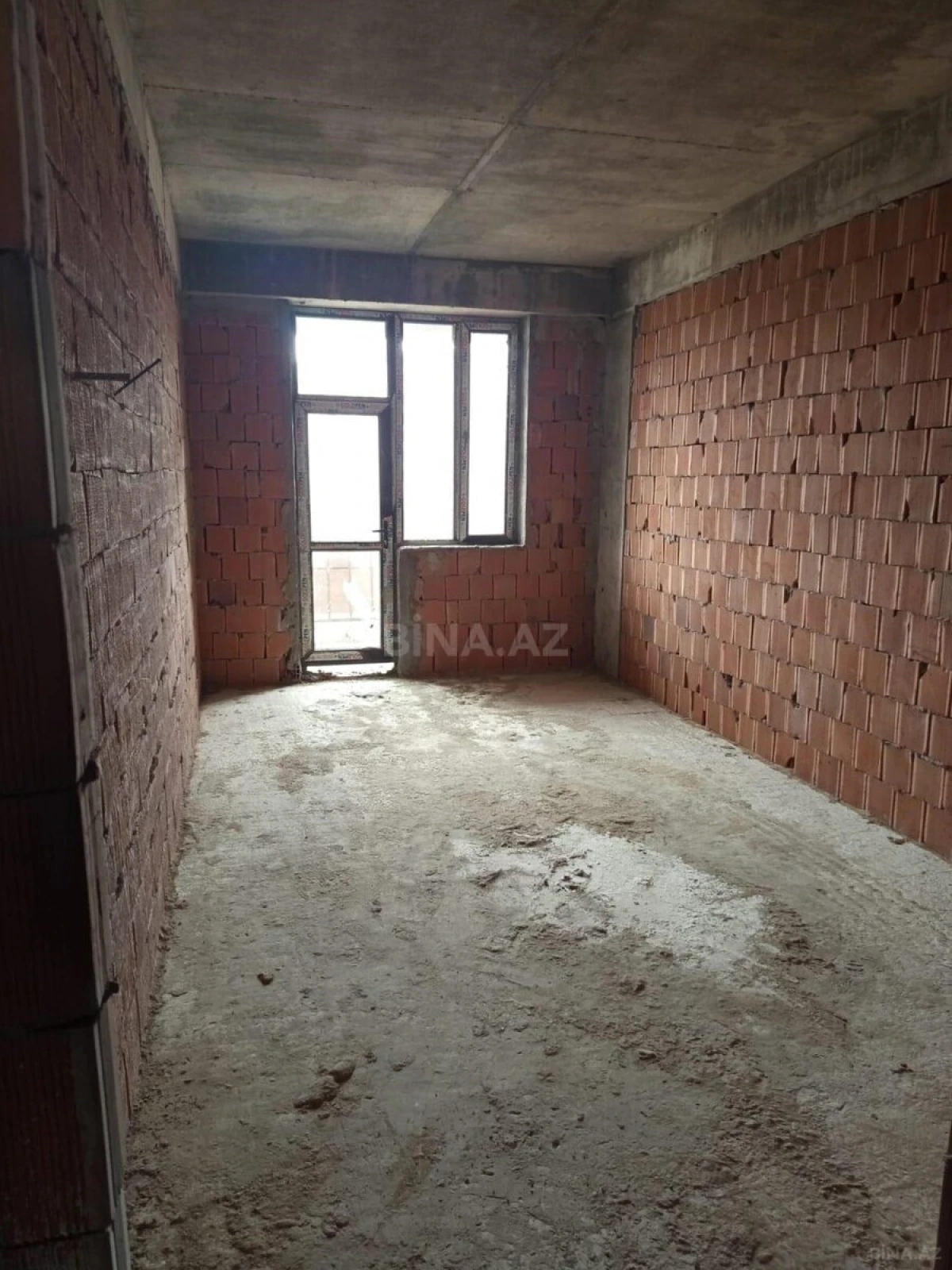 Satılır 3 otaqlı mənzil 180 m²