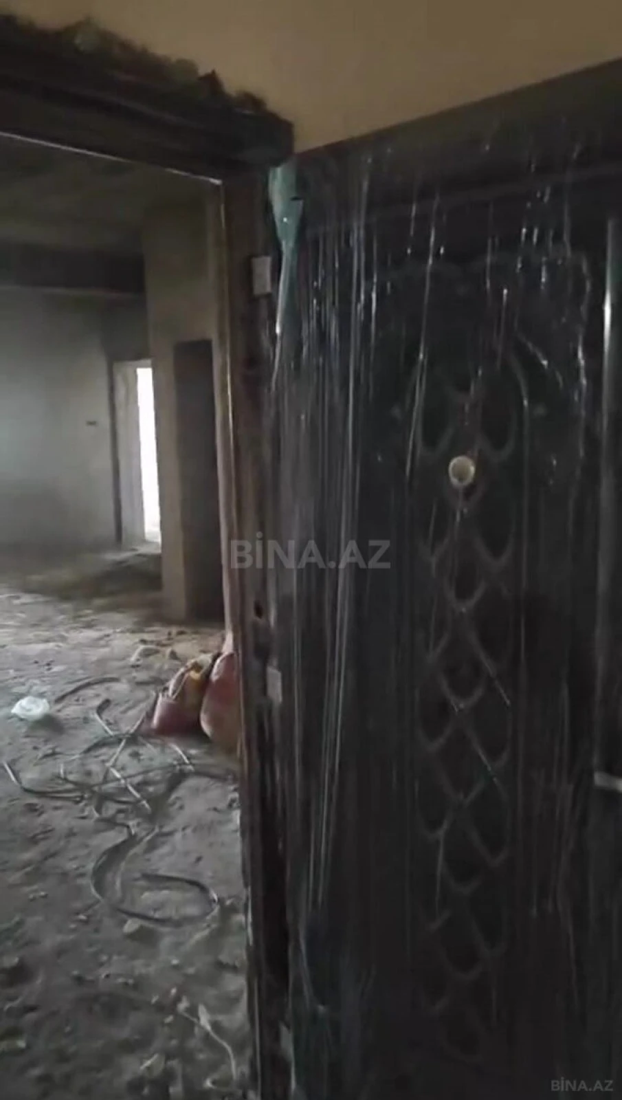 Satılır 3 otaqlı mənzil 180 m²