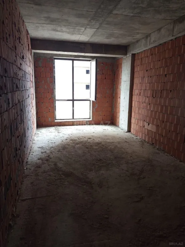 Satılır 3 otaqlı mənzil 180 m²