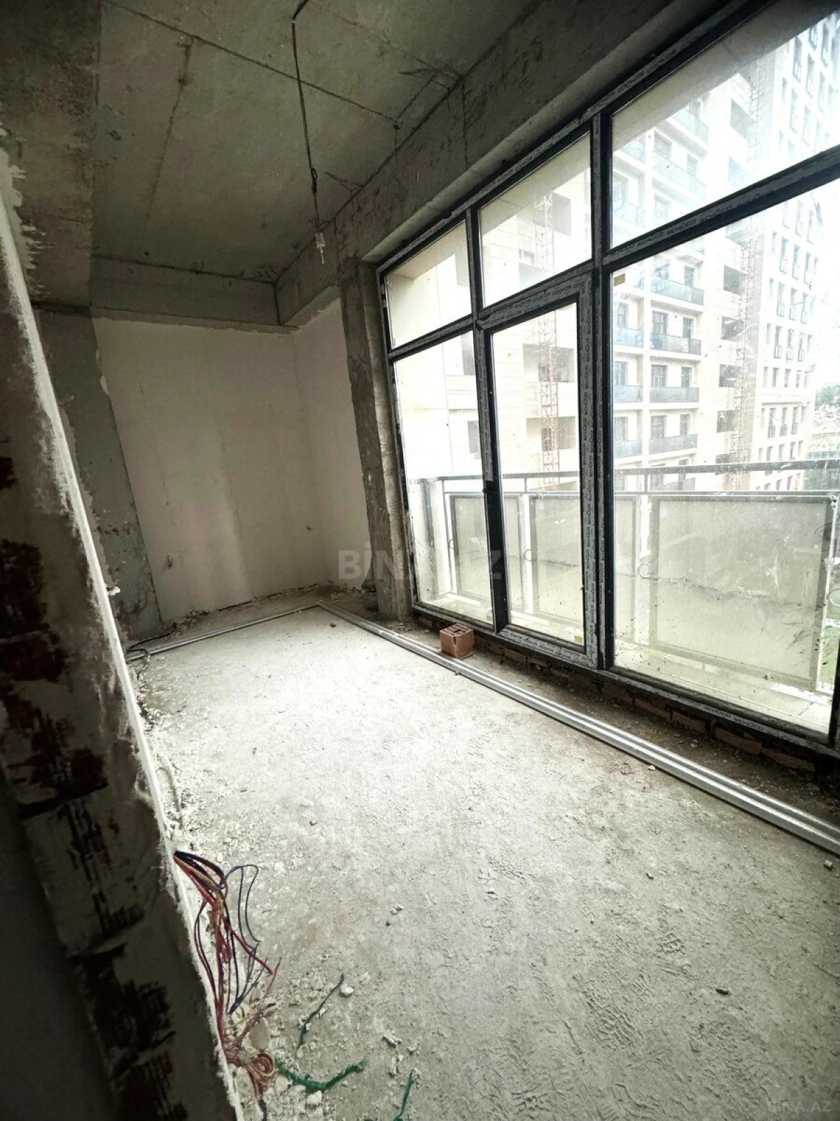 Satılır 3 otaqlı mənzil 97 m²