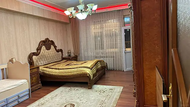 Satılır 2 otaqlı mənzil 95 m²