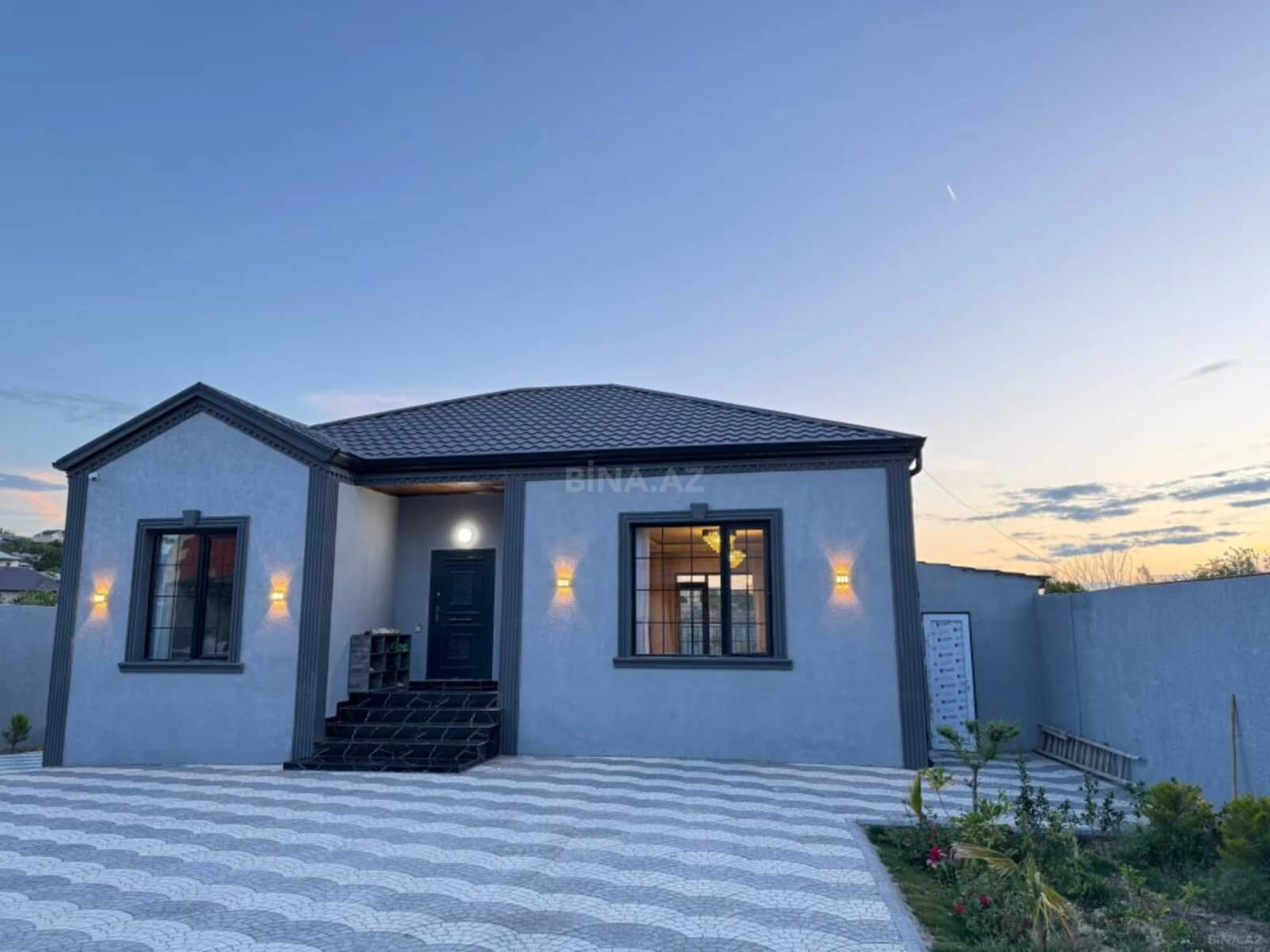 Satılır 4 otaqlı həyət evi 200 m²