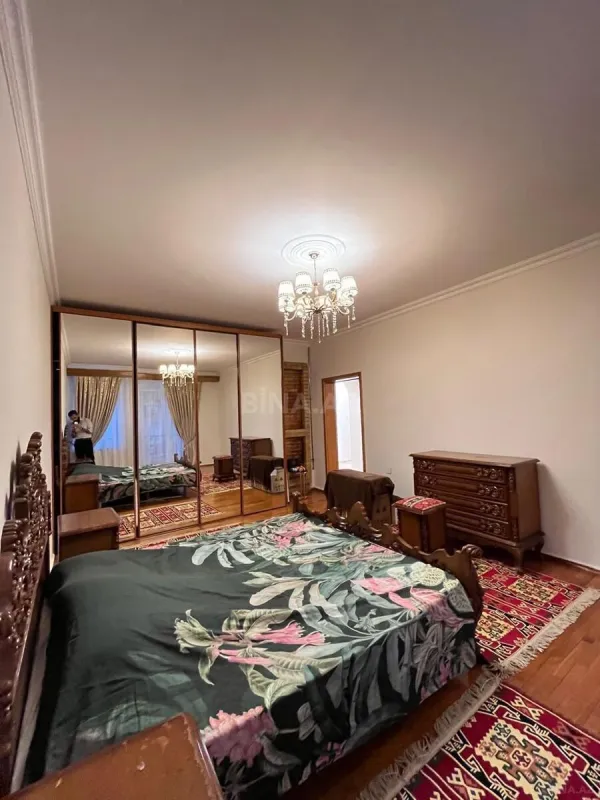 Kirayə verilir 3 otaqlı mənzil 130 m²